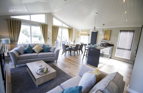 Penally Casa | Dewin Bach - Luxury Lodge Hot Tub Close to Beach
