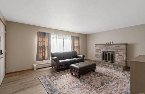 DeWitt Apartamento | Two bedroom, 1 full bathroom, close to hospitals, Syracuse University