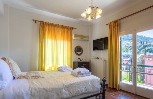 Parelia Apartamento | Deza Ioannis Apartment with a view