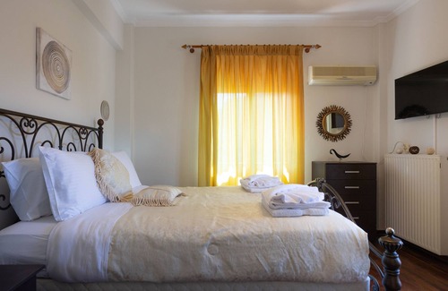 Parelia Apartamento | Deza Ioannis Apartment with a view