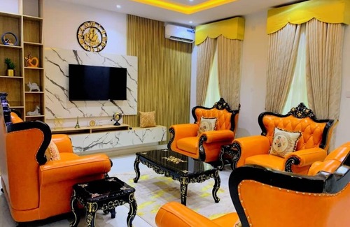 Akure Apartamento | DFW Abodes Luxury Home