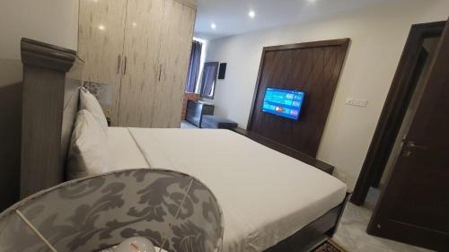 Lahore Apartamento | DHA phase 8 air avenue ug 13