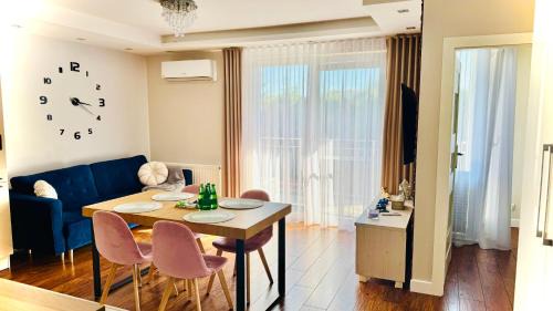 Kielce Apartamento | DIAMOND APARTAMENT OKRZEI, Darmowy prywatny parking, Klimatyzacja,1-6 osób, Faktura VAT