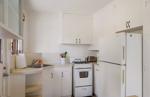 Diamond Head - Kapahulu - St. Louis Apartamento | Diamond Head | Walkable | AC, WD, Kitchen, Parking