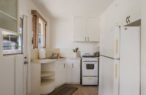 Diamond Head - Kapahulu - St. Louis Apartamento | Diamond Head | Walkable | AC, WD, Kitchen, Parking