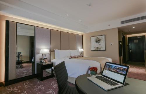 Ermita Night District Hotel | Diamond Hotel Philippines