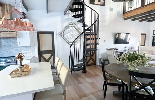 Liberty Hill Casa | Diamond in the Rough. Barn built in a modern twist