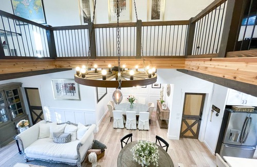 Liberty Hill Casa | Diamond in the Rough. Barn built in a modern twist