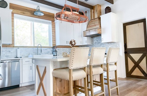 Liberty Hill Casa | Diamond in the Rough. Barn built in a modern twist
