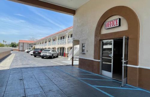 North Hills East Hotel | Diamond Inn
