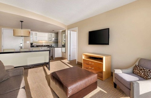 Northeast Virginia Beach Villa | Diamond Resorts Ocean Beach Club - 2 Bed Lock-off Accessible Cityview