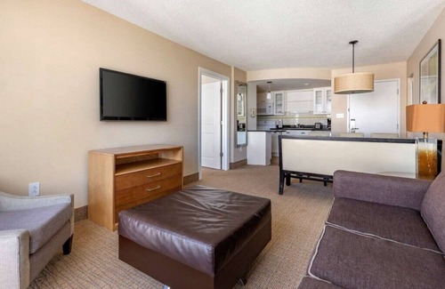 Northeast Virginia Beach Villa | Diamond Resorts Ocean Beach Club - 2 Bed Lock-off Accessible Cityview