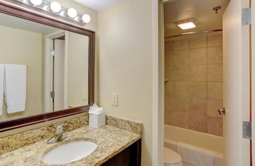 Northeast Virginia Beach Villa | Diamond Resorts Beach Quarters Resort - Studio Accessible Roll in Shower