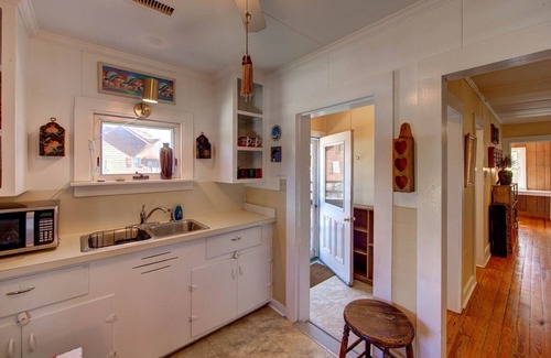 Ocracoke Cabaña | Dicie's House - Classic Ocracoke Cottage on Historic Howard Street