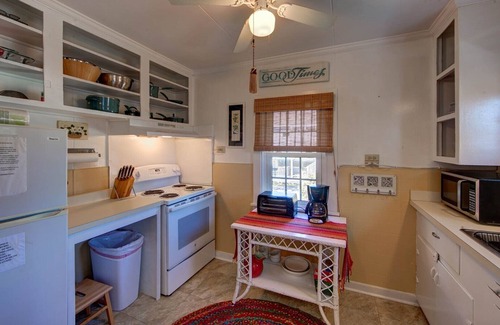 Ocracoke Cabaña | Dicie's House - Classic Ocracoke Cottage on Historic Howard Street