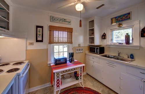 Ocracoke Cabaña | Dicie's House - Classic Ocracoke Cottage on Historic Howard Street