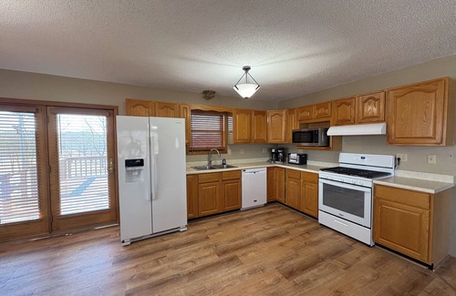 Vienna Casa | Dickson Trails to Adventure, Charming 2-Bedroom House in Vienna