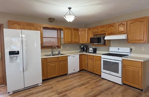 Vienna Casa | Dickson Trails to Adventure, Charming 2-Bedroom House in Vienna