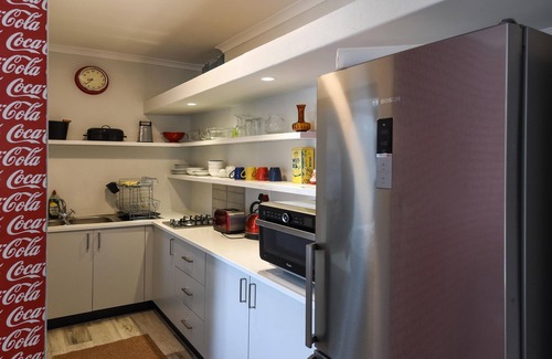 Gordons Bay Central Apartamento | Die Brandhuis - Super close to the beach!