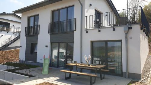 Heringhausen Casa | diemelblick acht - Ferienhaus für 6 Personen mit Sauna, Garten und Dachterrasse - Wäschepakete inklusive!