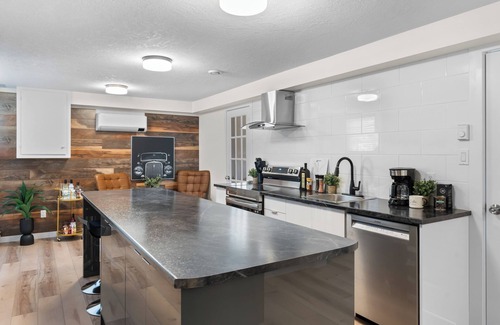 Dieppe Apartamento | Dieppe Charm Suites, 2 BDRM, Walk to Local Market