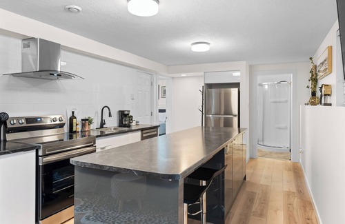 Dieppe Apartamento | Dieppe Charm Suites, 2 BDRM, Walk to Local Market