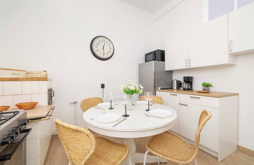 Stradom Apartamento | Dietla 48 | Krakow | Family Apartment | Desk | City Center