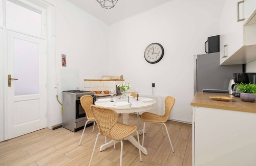 Stradom Apartamento | Dietla 48 | Krakow | Family Apartment | Desk | City Center