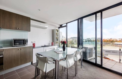 Melbourne Apartamento | Digital Nomad Dreaming across from Albert Park