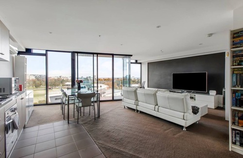 Melbourne Apartamento | Digital Nomad Dreaming across from Albert Park