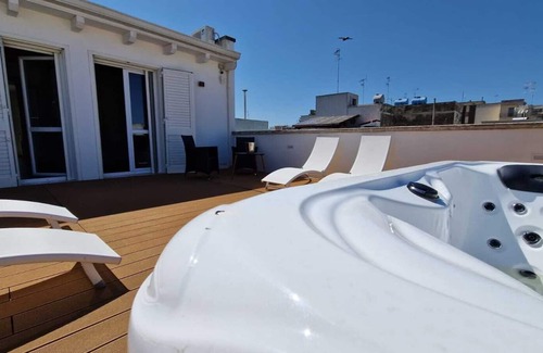 Castromediano Apartamento | Dileo Penthouse With Whirlpool On the Terrace in the Heart of Salento