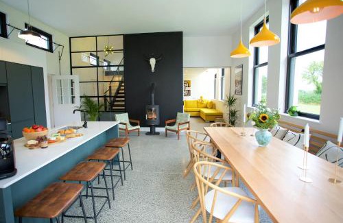 Scramoge Casa | Dillon School House - Luxury in the countryside