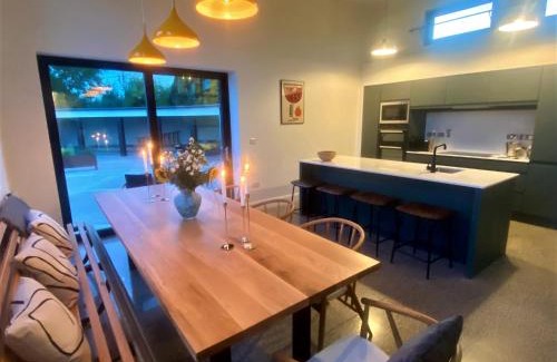 Scramoge Casa | Dillon School House - Luxury in the countryside