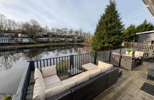 Bont Newydd Chalet De Esquí | Dillons Lakeside Lodge