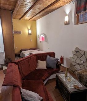 Distomo-Arachova-Antikyra Casa | Diminio 3 Apartment at Livadi Arachova