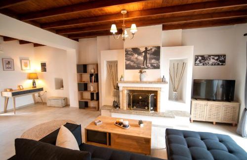 Asfendiou Casa | DIMIS ASOMATOS HOMES