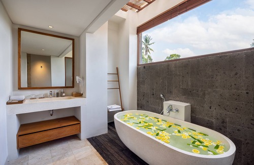 Melayang Cama Y Desayuno | Dinara Ubud