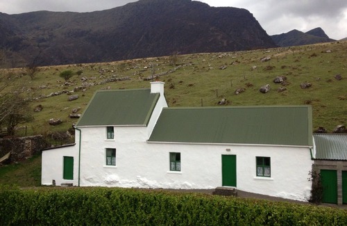 Cloghane Cabaña | Dingle Peninsula, Mount Brandon Cloghane, Wild Atlantic Way-Loch Cruite Cottage