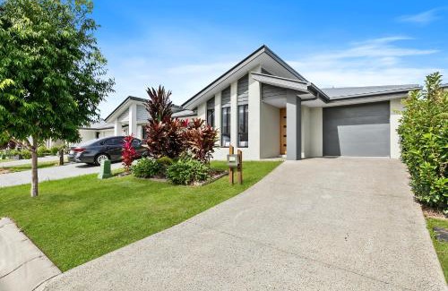 Caboolture South Casa | Dingo Den!