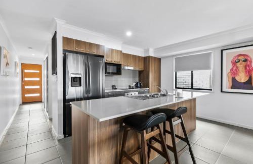 Caboolture South Casa | Dingo Den!