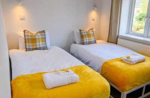 Bristol Casa | Dings House With FREE Parking In Super Central South West City Location By StayStaycations
