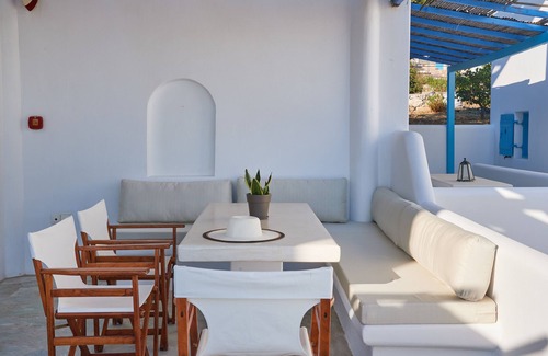 Piso Livadi Casa | Casa Dioniso con impresionantes vistas al mar, a 50 metros de la playa de arena de Logaras