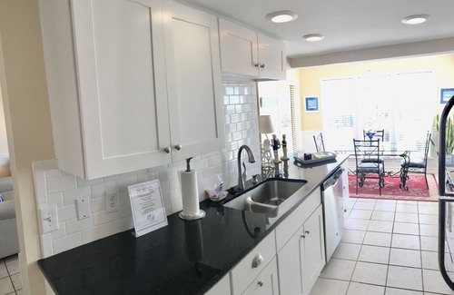 Saint Helena Island Condominio | Frente a la playa. Totalmente actualizado John Fripp Villa 101