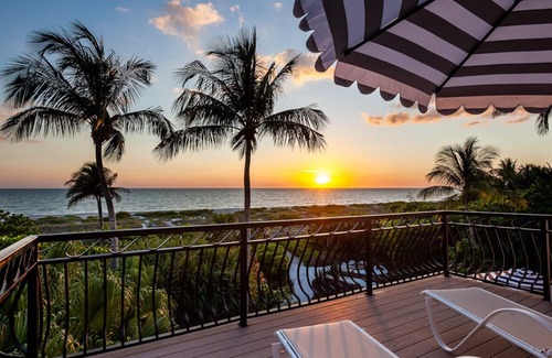 Captiva Casa | Direct Beachfront Villa Sea Palms Estate Captiva Island sleeps up to 30 Pool+Spa