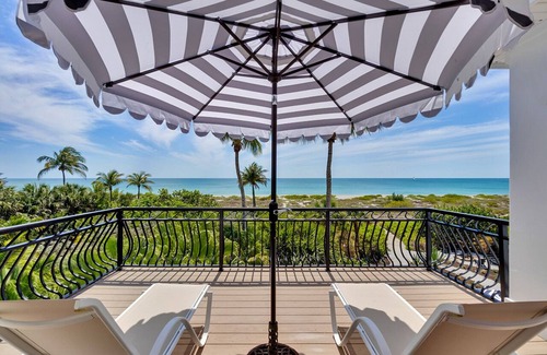 Captiva Casa | Direct Beachfront Villa Sea Palms Estate Captiva Island sleeps up to 30 Pool+Spa