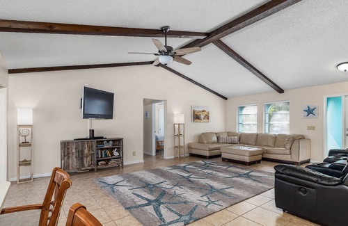 Matlacha Casa | Direct Gulf-access home w/electric-heated pool, bikes & kayaks! - Casa Hightide