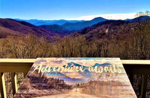Wolf Laurel Condominio | DIRECT MOUNTAIN VIEWS! Hike & swim on-site! Private balcony! WOW!!