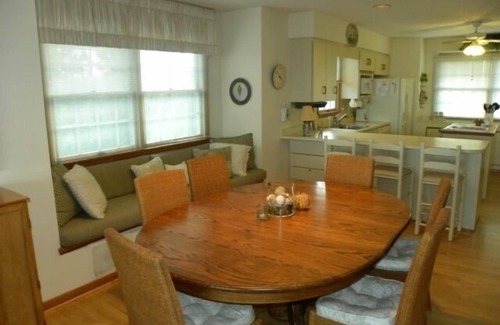 Fenwick Island Casa | Direct Ocean Front Townhouse con múltiples cubiertas actualizadas y hermosas