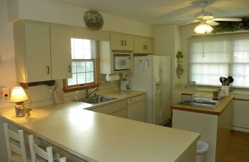 Fenwick Island Casa | Direct Ocean Front Townhouse con múltiples cubiertas actualizadas y hermosas
