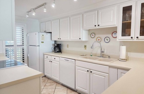 Litchfield by the Sea Condominio | Directo frente al mar en Litchfield por el mar. Raras 2 habitaciones y 2 porches frente al mar!